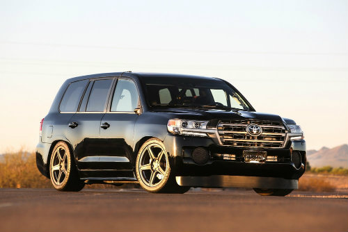 Soi “hàng khủng” Toyota Land Speed Cruiser 2.000 mã lực